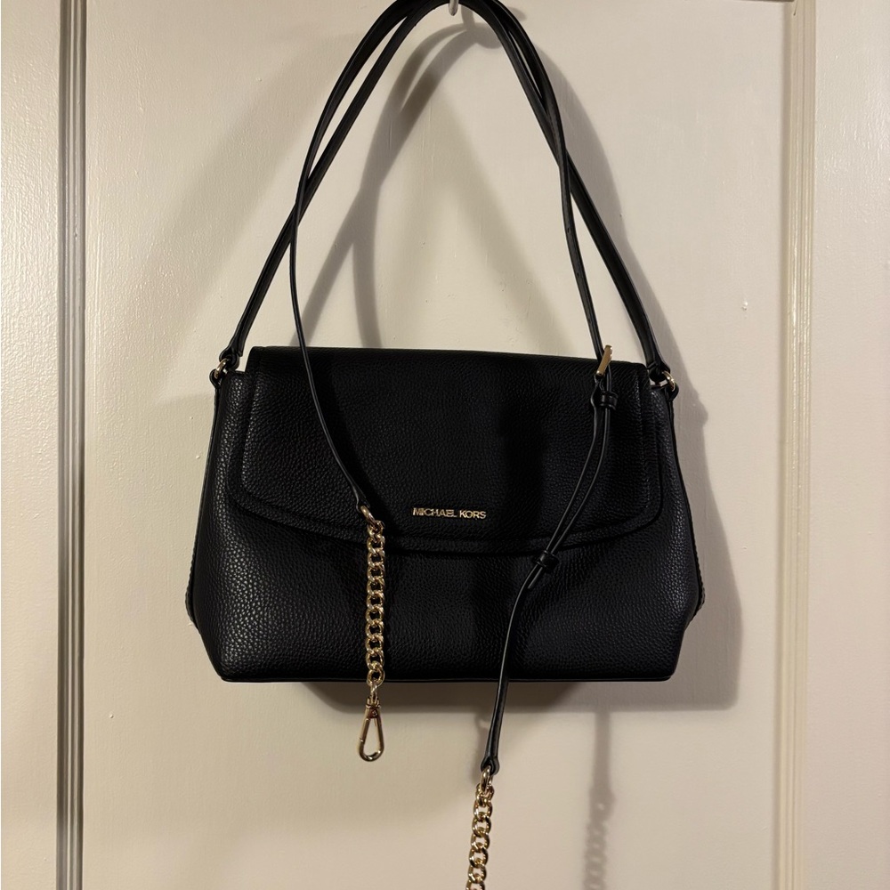 Michael Kors Black and Gold Shoulder Bag Sleek Design with Matching Wallet